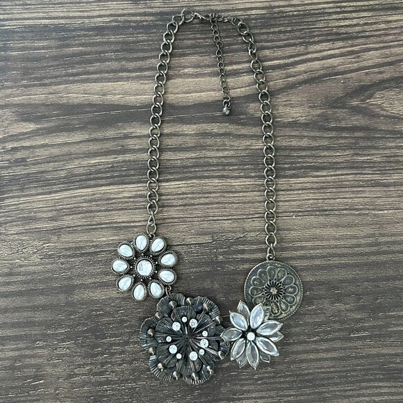 Large Statement Flower Necklace ASO Alex Russo - Picture 3 of 8